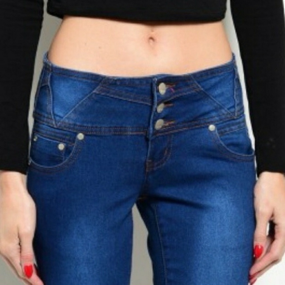 Super Cute Skinny Jeans! Dark Wash